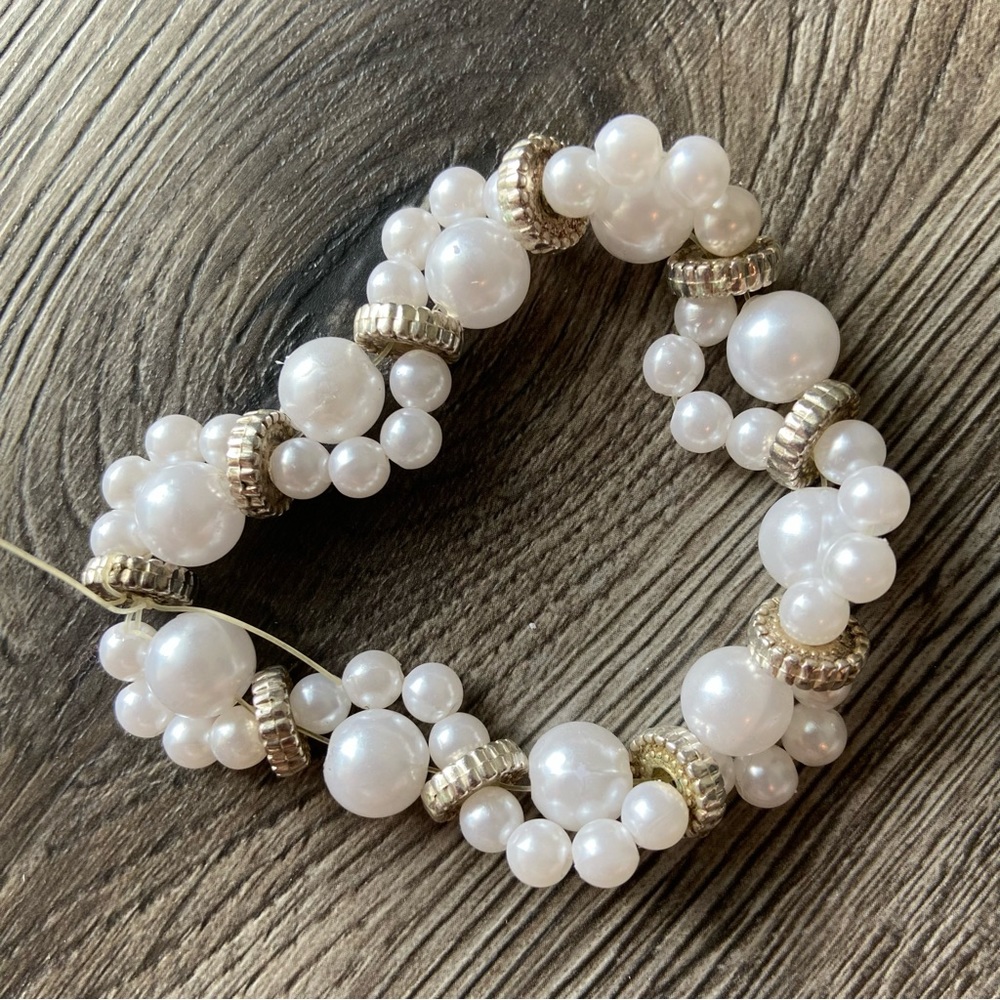 Homemade dainty pearly bracelet